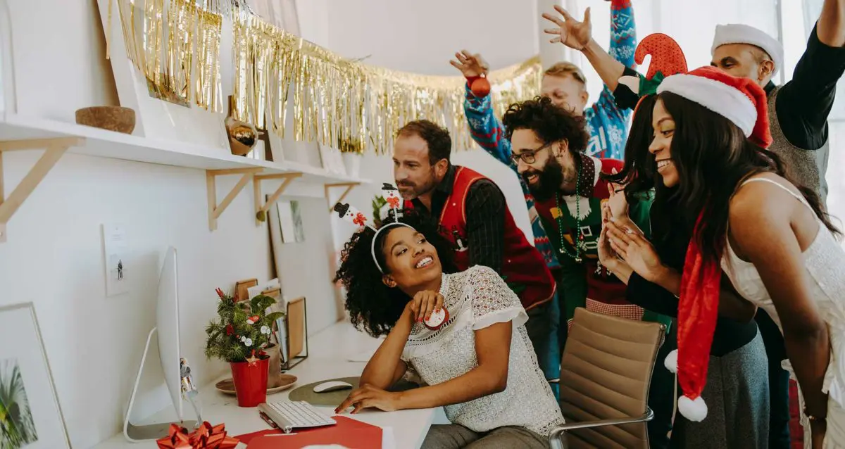 5 Ways to Boost Holiday Morale for Employees