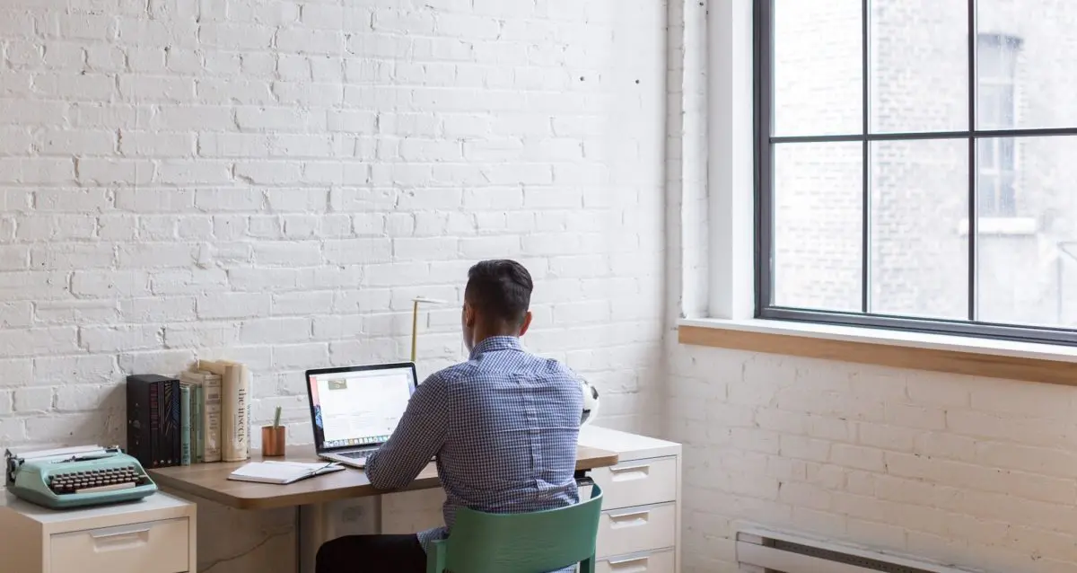 How to Tell When It’s Time to Replace Your Desk