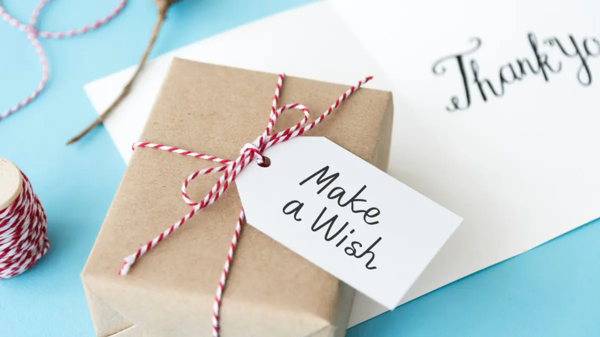 How to Use Postcards for Holiday Marketing